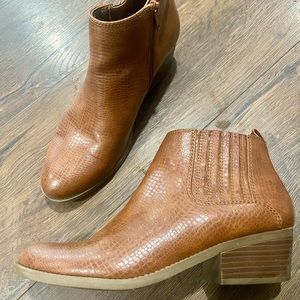 Brown Praya booties by Kim Rogers size 8.5